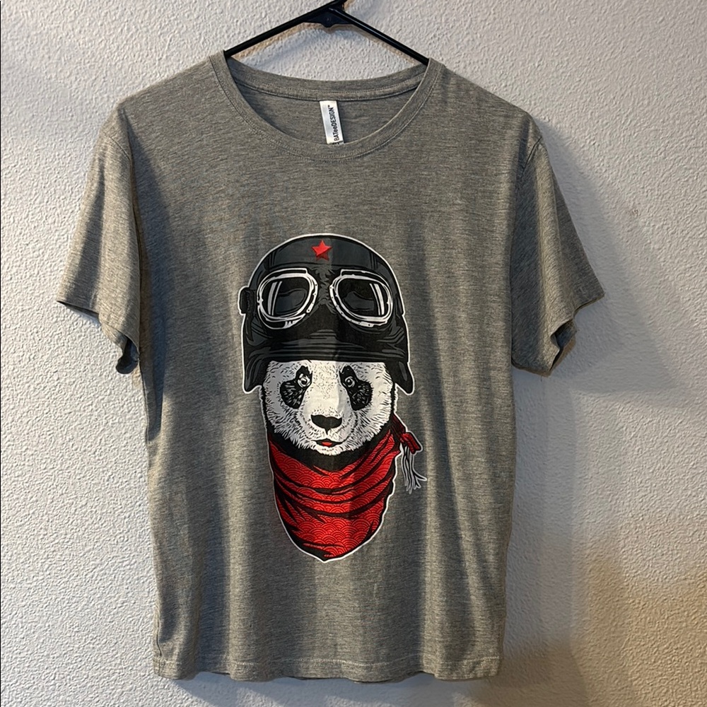 Batee Design Gray Panda Graphic T-Shirt